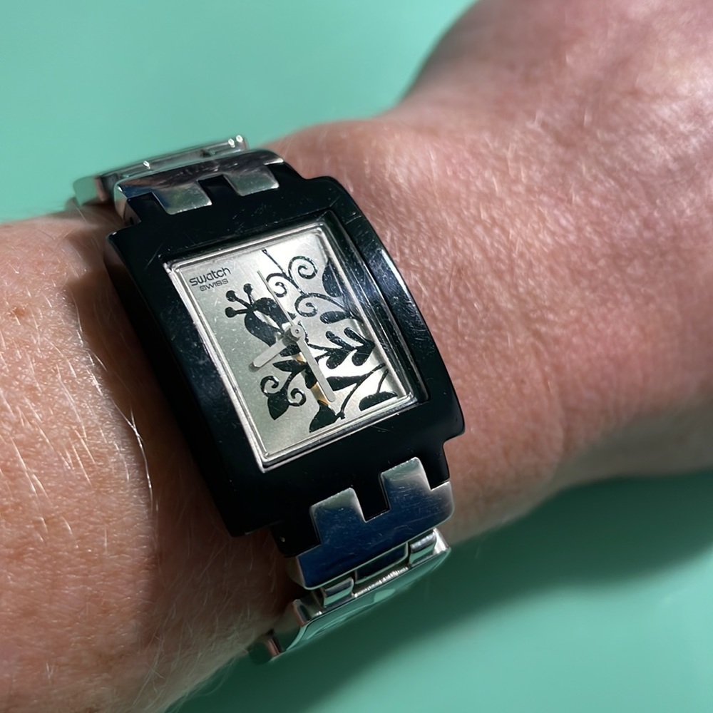 OOPS 👀Swatch Watch AG 2004 stainless steel enamel analog rectangular face